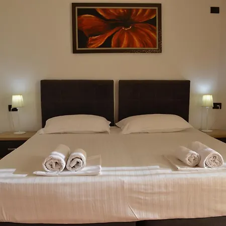 Apartment & Harbour At The Door 2 Bedrooms Partial Seaview Vlorë