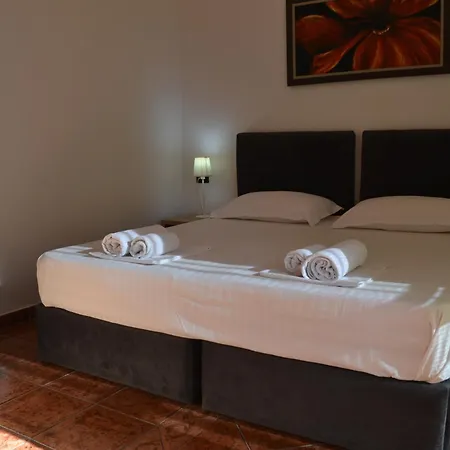 Apartment & Harbour At The Door 2 Bedrooms Partial Seaview Vlorë