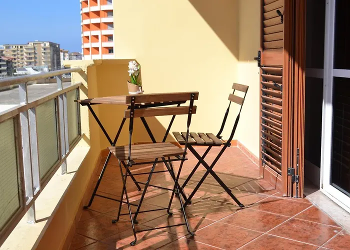 & Harbour At The Door 2 Bedrooms Partial Seaview